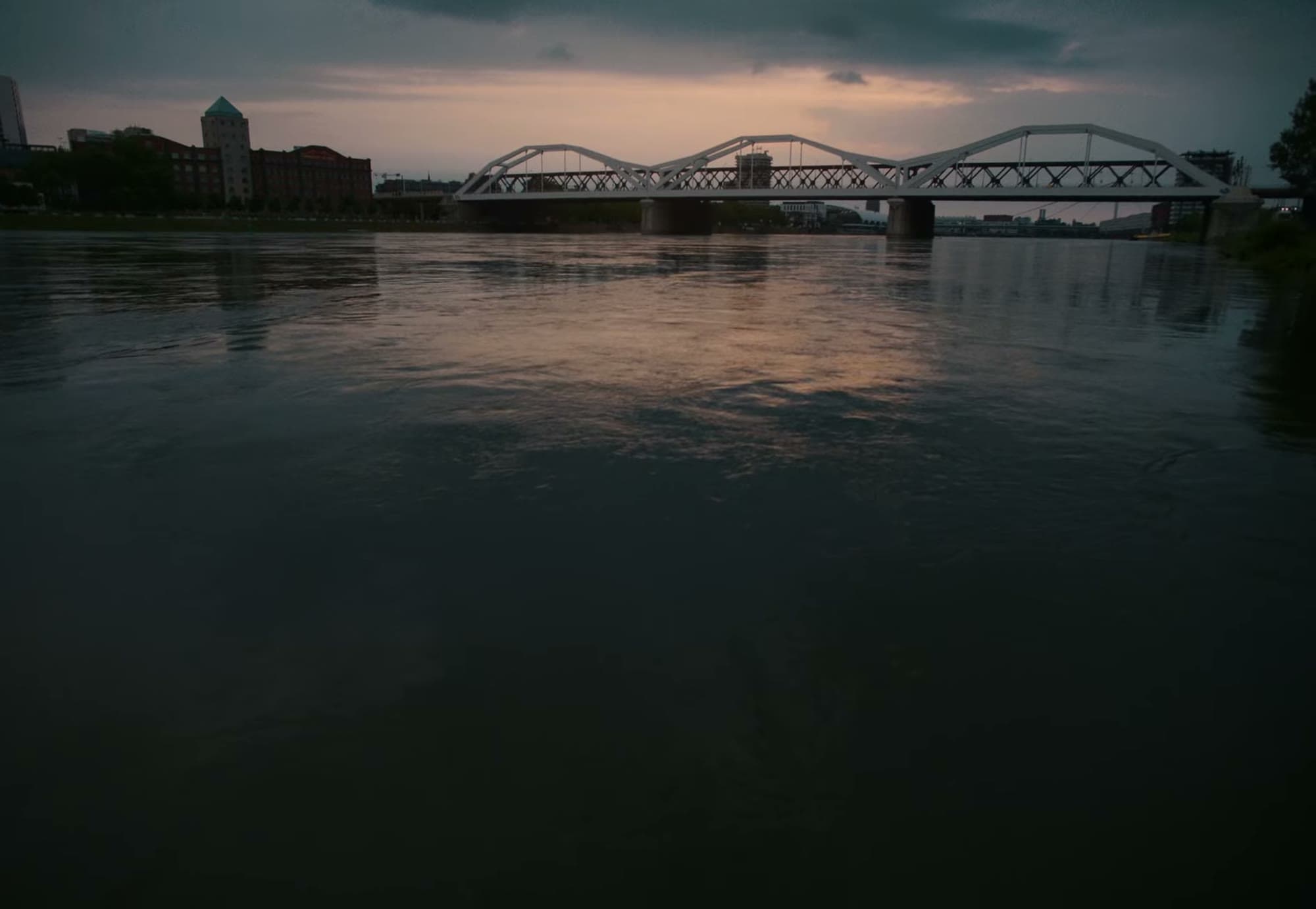 Mannheim am Rhein im Abendlicht